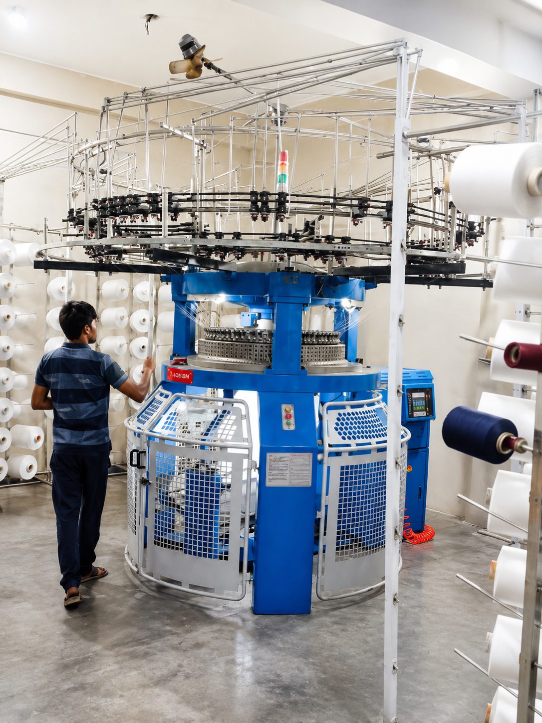 Circular knitting at Trustex